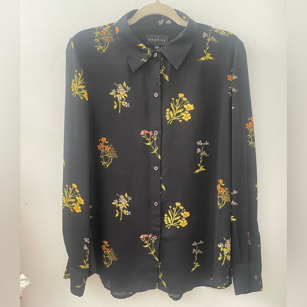 PREMISE LONG SLEEVE COLLARED TOP